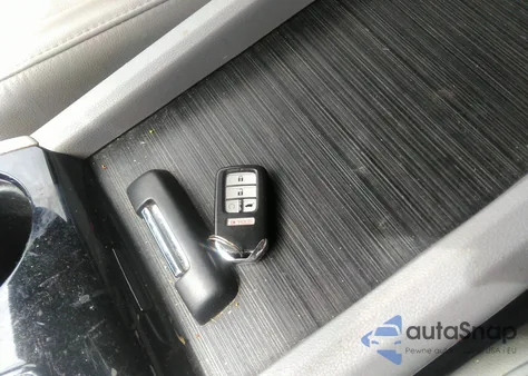 2017 Honda Pilot Touring z USA, uszkodzony, nr VIN 5FNYF5H96HB043319